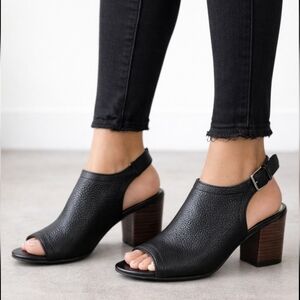 Franco Sarto Mandi Modern Minimalist Pebbled Leather Block Heel Sandals 10M